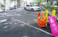 Супруненко отбирает у жителей двор, а у метро - шахту