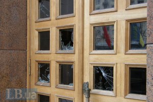 Митингующие просят всех посторонних уйти из Киевсовета