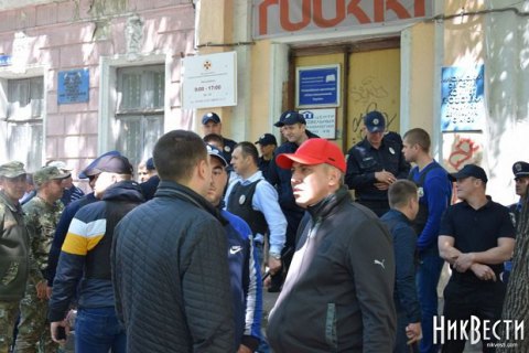 В Николаеве второй день происходят столкновения националистов и "афганцев"