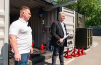 Порошенко представив мобільний шиномонтаж для фронту 
