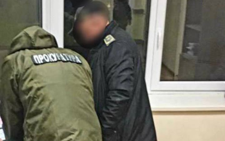 Співробітників Чернівецької митниці підозрюють у незаконному ввезенні тютюнових виробів та ухиленні від сплати податків