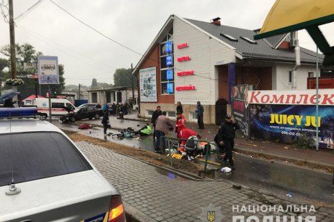 ГБР задержало полицейского, который сбил людей на остановке в Броварах 