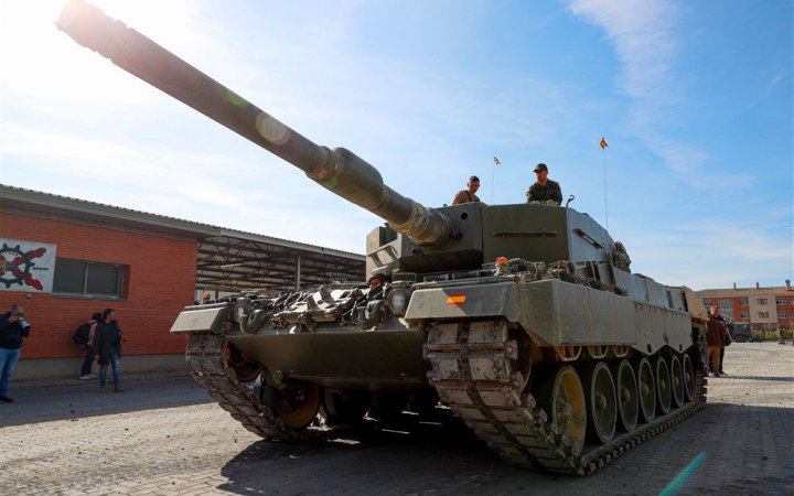 Іспанія наступного тижня передасть Україні 4 танки Leopard 2 та партію бронемашин
