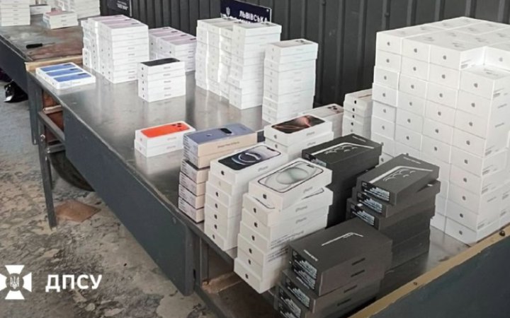 На кордоні виявили незадекларовану техніку Apple на майже 18 млн грн