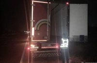 ​На Кіровоградщині затримали злодіїв, які обкрадали фури з гуманітарною допомогою під час руху