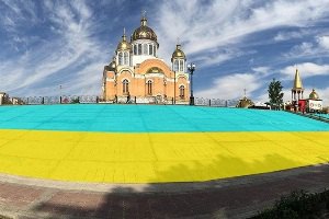Оболонську набережну розмалювали в кольори прапора