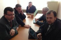 Оппозиционеры задержали начальника Менской колонии