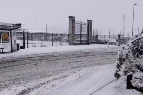 Во Франции сильные снегопады обесточили 300 тыс. домов 