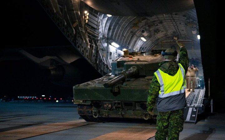 До Польщі прибув перший канадський танк Leopard 2 для України