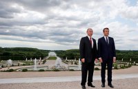 Нафтова пляма у Версалі