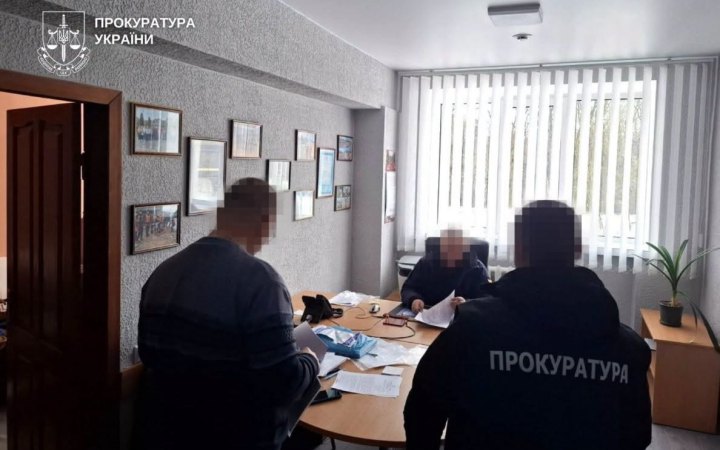 На Хмельниччині судитимуть посадовця ДСНС через закупівлю бракованих костюмів захисту на 14 млн грн