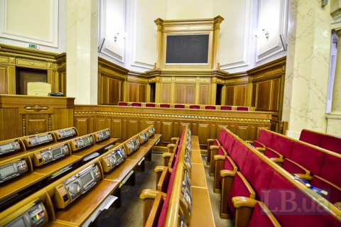 В марте ни разу не проголосовали в Раде 111 депутатов, в том числе - кандидаты в президенты 