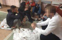 В Ровно полсотни киевлян раздавали газеты с черным пиаром против кандидата в мэры