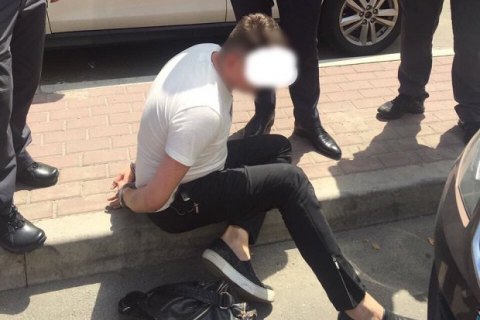 Сотрудников ГФС в Киевской области задержали при получении 260 тыс. гривен взятки