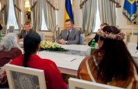 Янукович встретился с индейцами