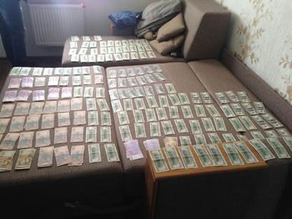 В Киеве чиновник миграционной службы попался на взятке 100 тыс. грн