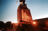 В Харькове повалили Ленина (Обновлено)