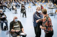 У світі зроблено майже 1 млрд щеплень від ковіду, - Bloomberg