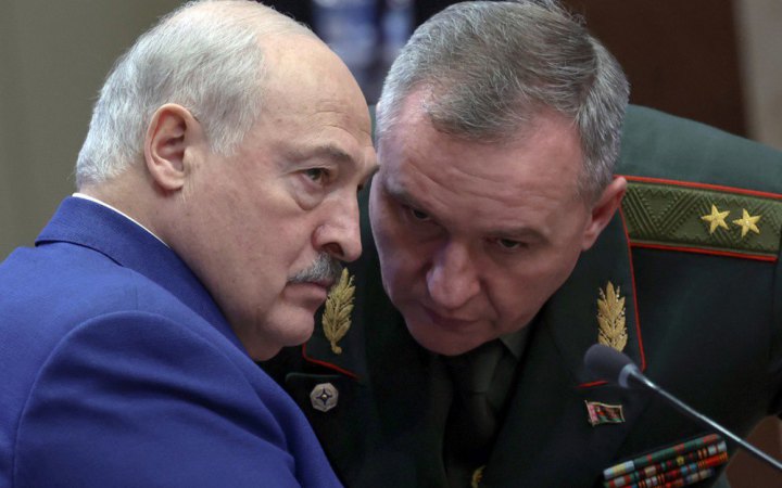 Білорусь перестала випускати за кордон росіян-призовників