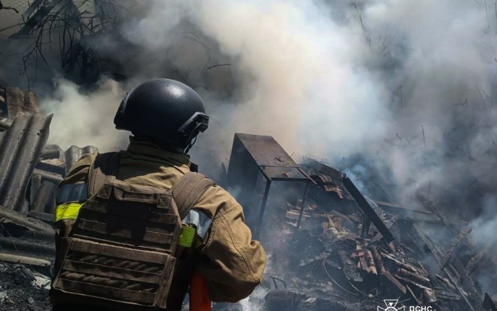 На Миколаївщині через обстріли РФ постраждали 5 людей, пошкоджено судно, школу та АЗС