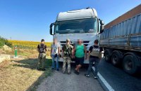 На Одещині спіймали ухилянта, який сховався у вантажівці