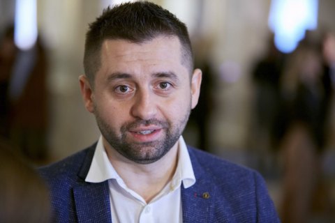 ​Арахамия: Дубинского могут восстановить в "Слуге народа", если он докажет невмешательство в выборы США 