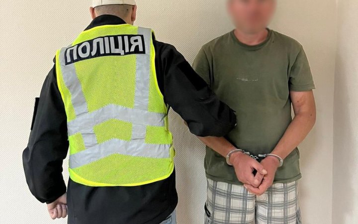 ​У Києві чоловік кинув гранату в багатоповерхівку, постраждала перехожа