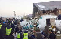 В Казахстане пассажирский самолет упал на взлете и врезался в здание (обновлено)