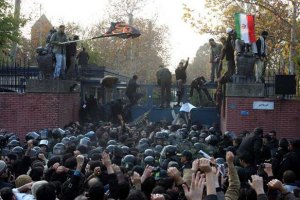 Иранцы снова захватили британское посольство