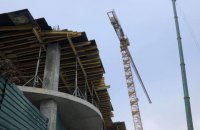 Кран на стройке гостиницы на Андреевском спуске начали демонтировать