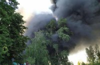 Під Києвом горять склади з секонд-хендом