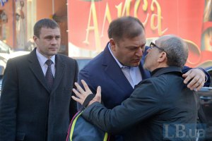 Суд отменил домашний арест Добкина