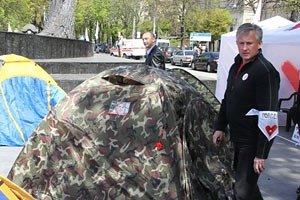 Еще один голодающий за Тимошенко госпитализирован