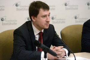 Эксперт назвал вторым "кольчужным скандалом" информацию о поставках оружия в Сирию