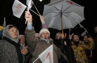 ​Манифестанты с песнями направились от Лукьяновки на Майдан