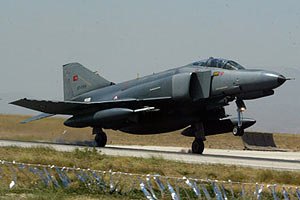 СМИ: турецкие самолеты нарушили воздушное пространство Греции