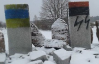 Под Львовом неизвестные разрушили памятник полякам, убитым в Гуте Пеняцкой