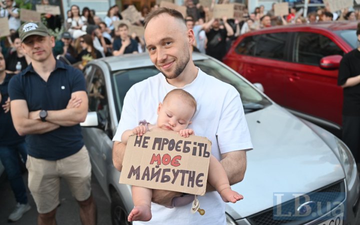В Києві та інших містах сьомий день поспіль тривають протести після відставки Михайла Федорова