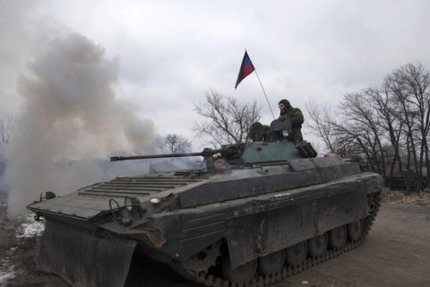 У Бучі розгромили танкову колону окупантів, на бортах літери V