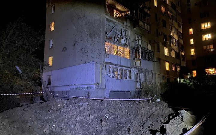 Ворог знову вдарив ракетами по Одесі: є влучання по портовій інфраструктурі і храму (оновлено)