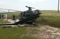 В Ставропольском крае России пытались закопать упавший вертолет с помощью трактора