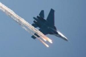 Причиной столкновения Су-27 могла стать ошибка пилотирования