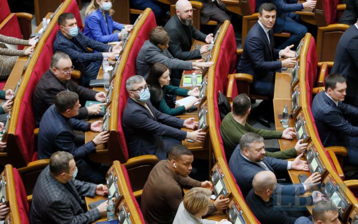 Керівники “Слуг” і колишня ОПЗЖ просять Стефанчука відправити “закон про заборону УПЦ МП” до Венеційської комісії. (ПРІЗВИЩА)