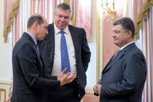 Порошенко: настроения на Донбассе меняются, через несколько месяцев будет мир 