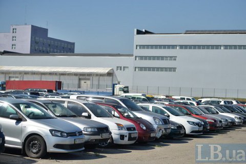 Порошенко подписал закон об отсрочке экостандарта для автомобилей "Евро-6"