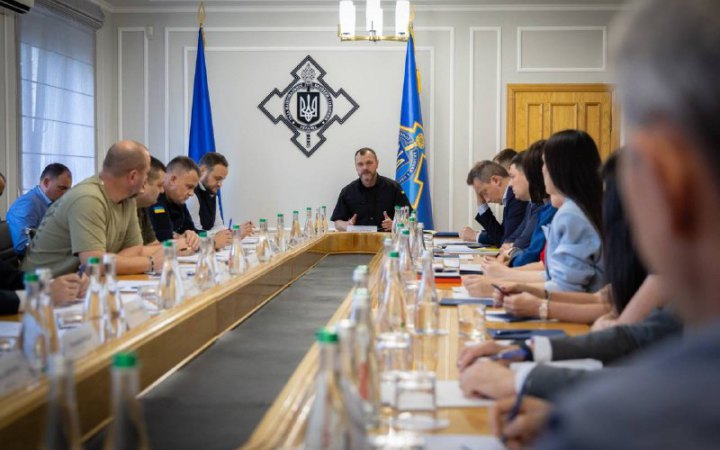 РНБО і бізнес працюватимуть над захистом складів і логістики від російських обстрілів