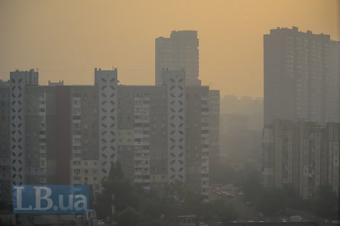 Киян просять зачинити вікна і не виходити на вулицю