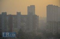 Киян просять зачинити вікна і не виходити на вулицю