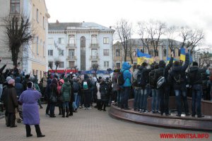 В винницком горсовете самораспустилась фракция ПР, а советскую площадь переименовали в Героев Майдана