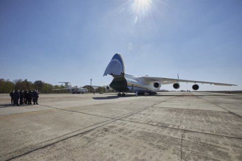 В Офисе президента пояснили, почему доставленные на самолете "Мрия" маски продаются в "Эпицентре"
